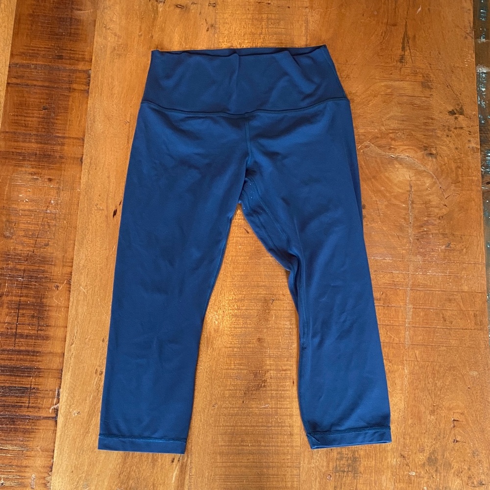 Lululemon Athletica Align cropped in Deep Blue